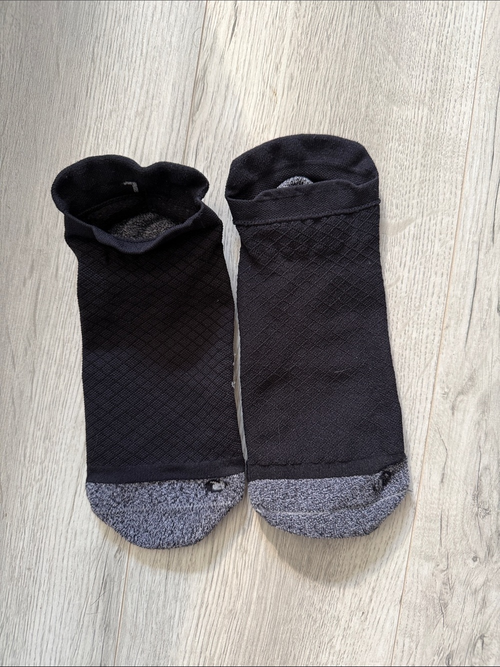 Feetures plantar fasciitis socks size large